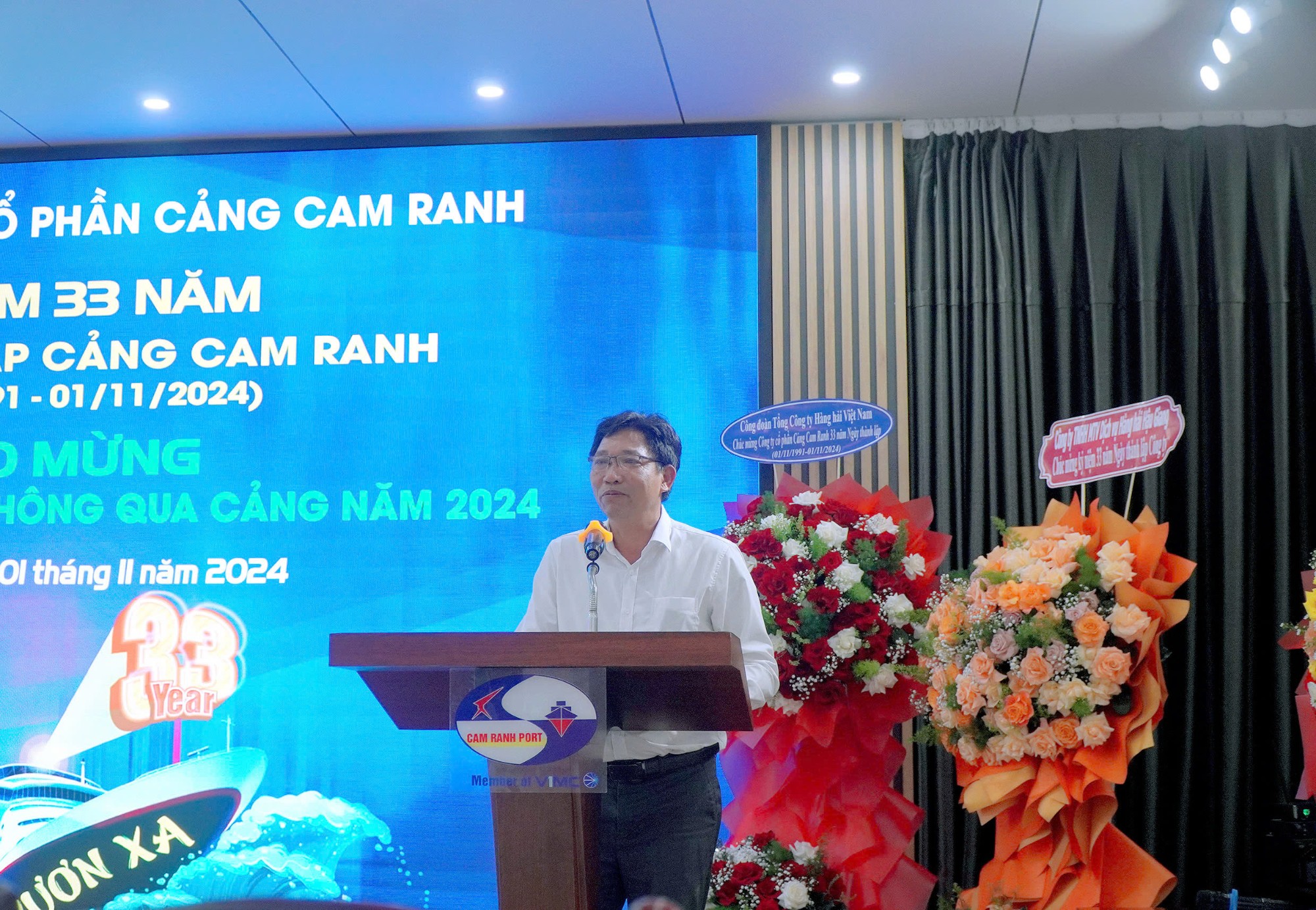 chu_tich_cong_doan_co_so_phat_dong_thi_dua_chao_mung_33nam_thanh_lap_cang_cam_ranh